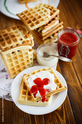 Viennese waffles with yogurt and strawberry jam 