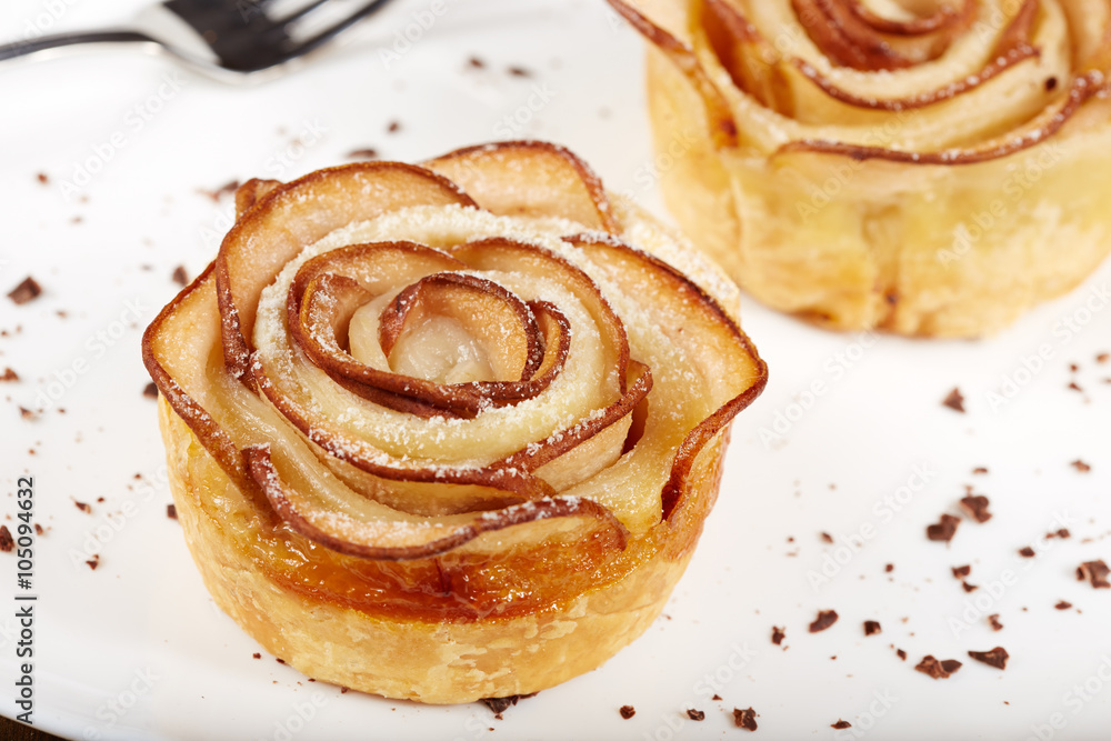 Delicious rose shaped puff pastry cakes with apples Delicious rose shaped puff pastry cakes with apples