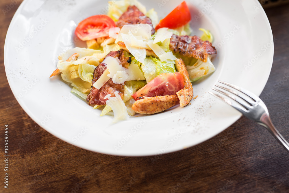 Caesar salad with chicken and tomato