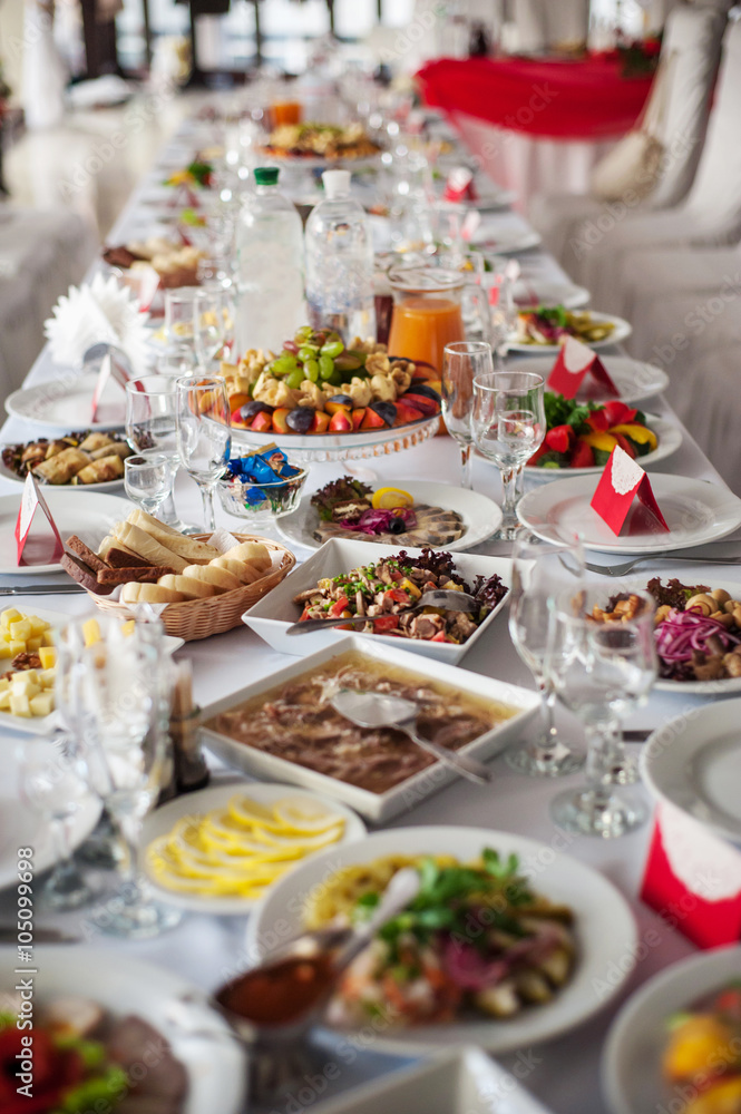 Serwed banquet table