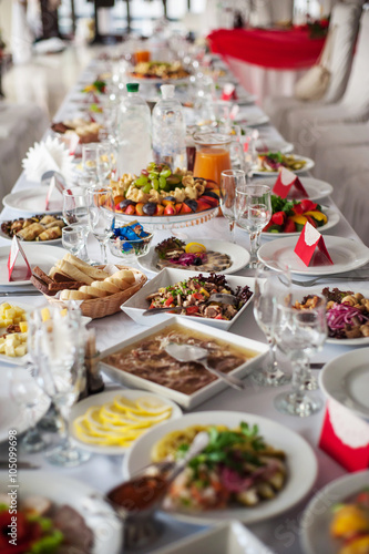Serwed banquet table
