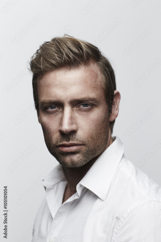 Obraz premium Handsome man in white shirt, portrait