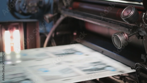 Industrial folding of leaflets and magazines at a rotary press factory