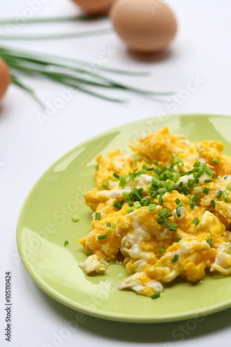 scrambled eggs with chives