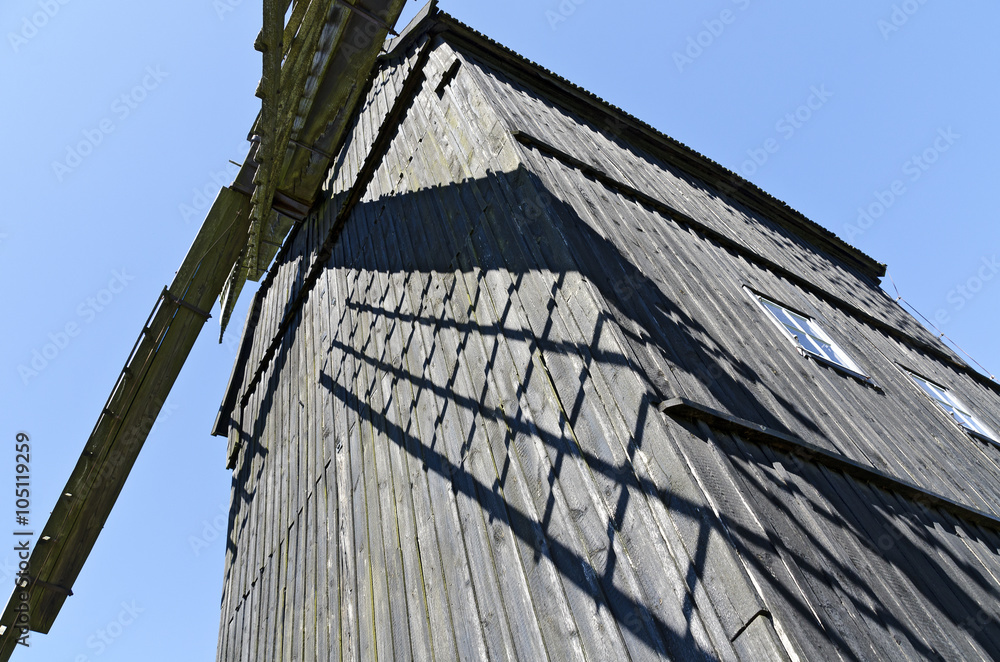 Hölzerne Windmühle Hölzerne Windmühle