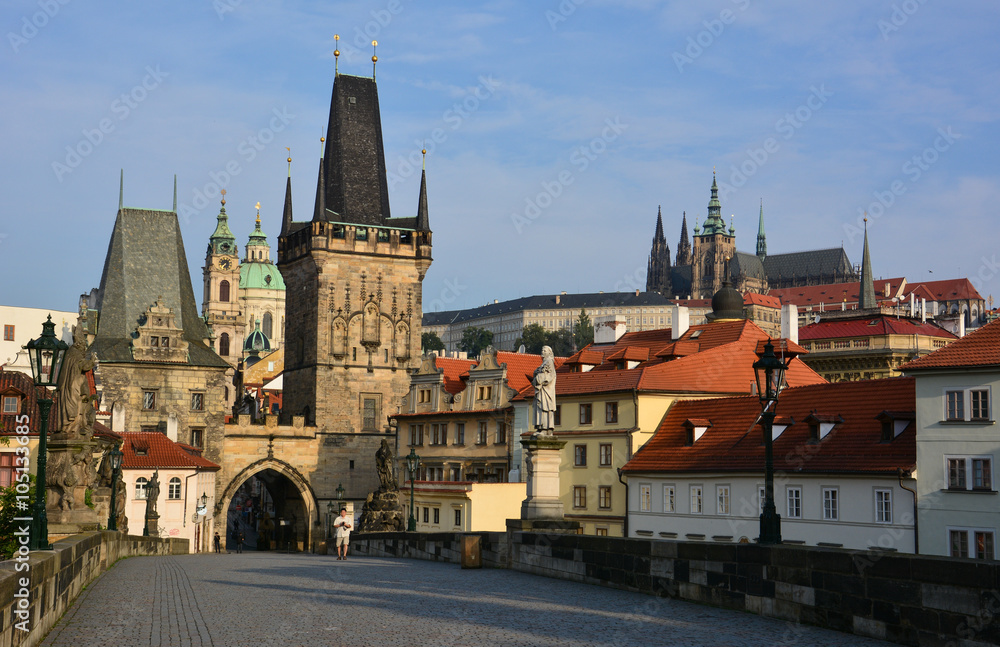 Fototapeta premium Prague's Charles bridge at dawn