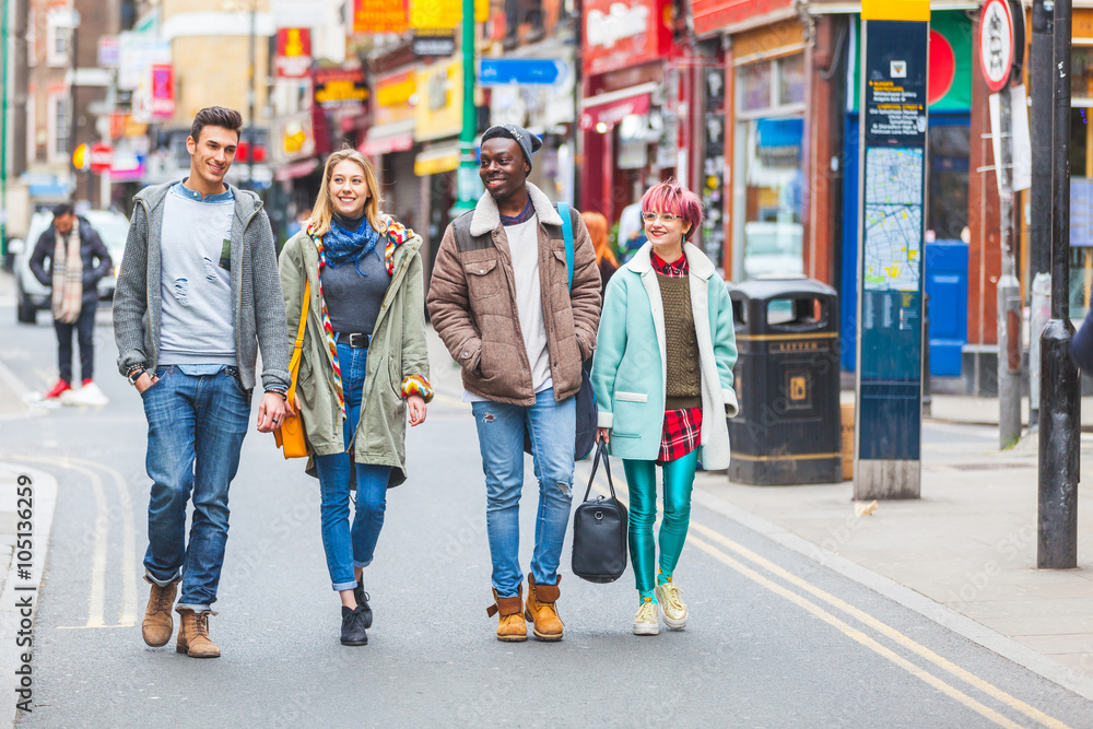 Group of young friends walking in London - obrazy, fototapety, plakaty 
