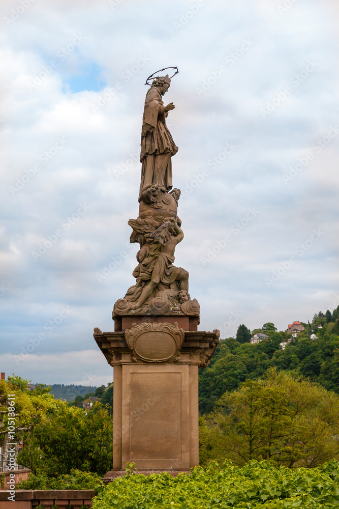 Obraz premium Statue on the old bridge