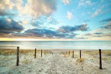 Foto auf Leinwand Schlafzimmer Sandweg zum Nordseestrand  © Olha Rohulya
