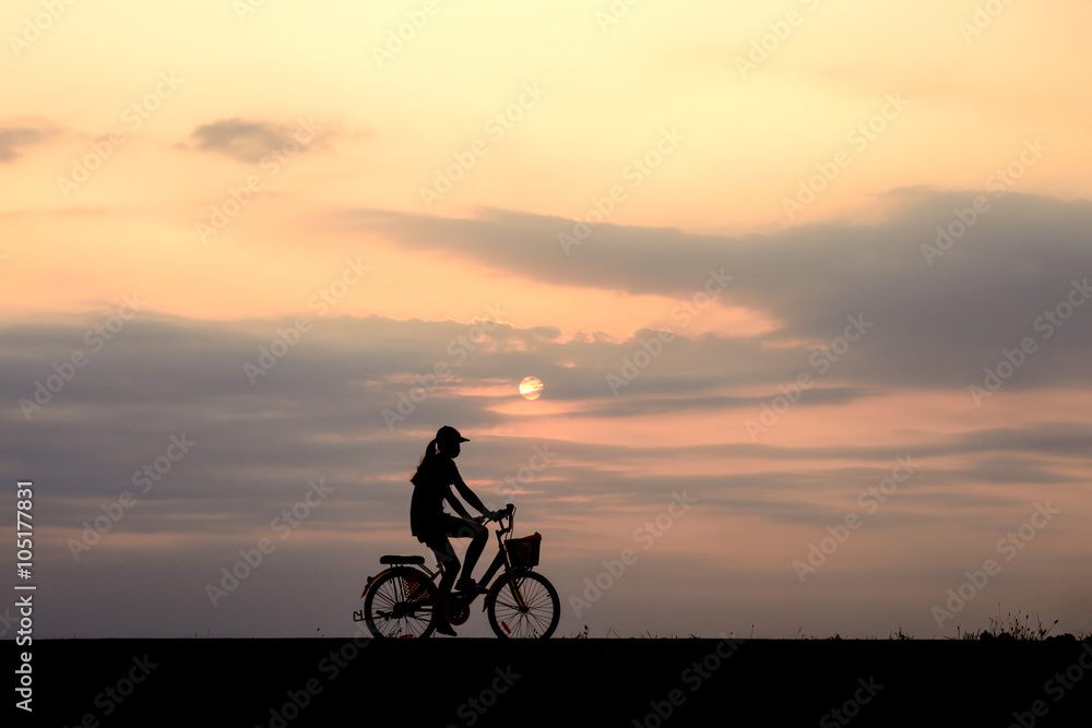 Fototapeta premium Silhouette of cyclist motion on sunset background
