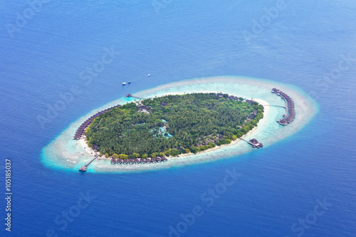 Widok z lotu ptaka na Malediwy wyspie, atol Raa