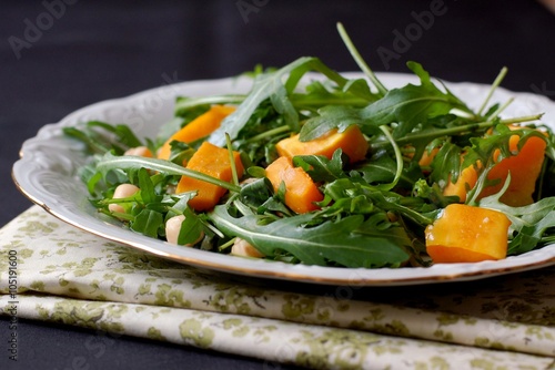 Salad with lettuce, pumpkin and chickpeas