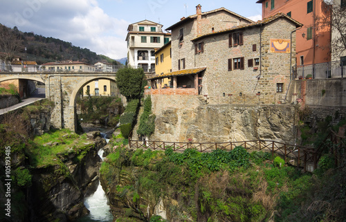 Antico borgo medievale sul fiume Ciuffenna