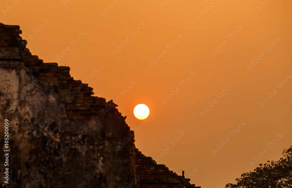 Obraz premium Brick wall sunset