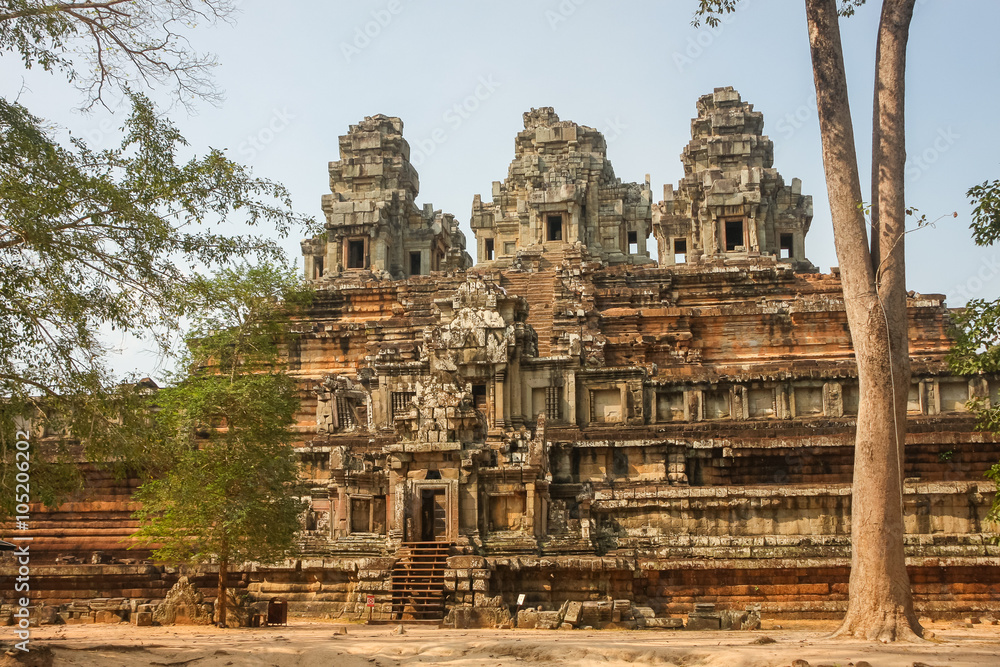 Fototapeta premium Ruins of Ta Keo temple in the ancient city of Angkor, Cambodia