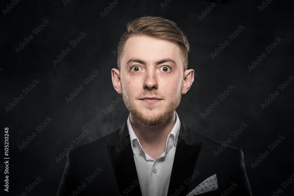 Obraz premium Portrait of surprised businessman.