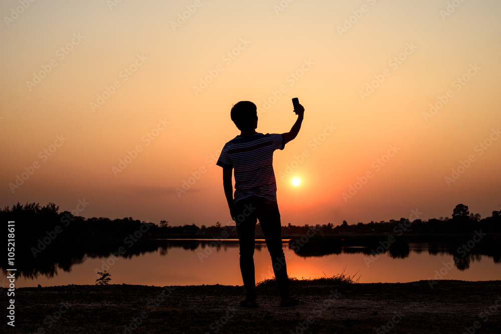 Fototapeta premium selfie on sunset background