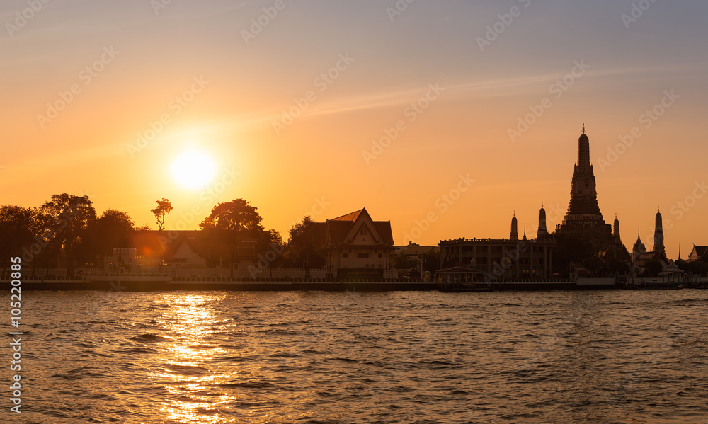Naklejka premium Wat Arun Ratchawararam Ratchawaramahawihan or Wat Arun is Temple