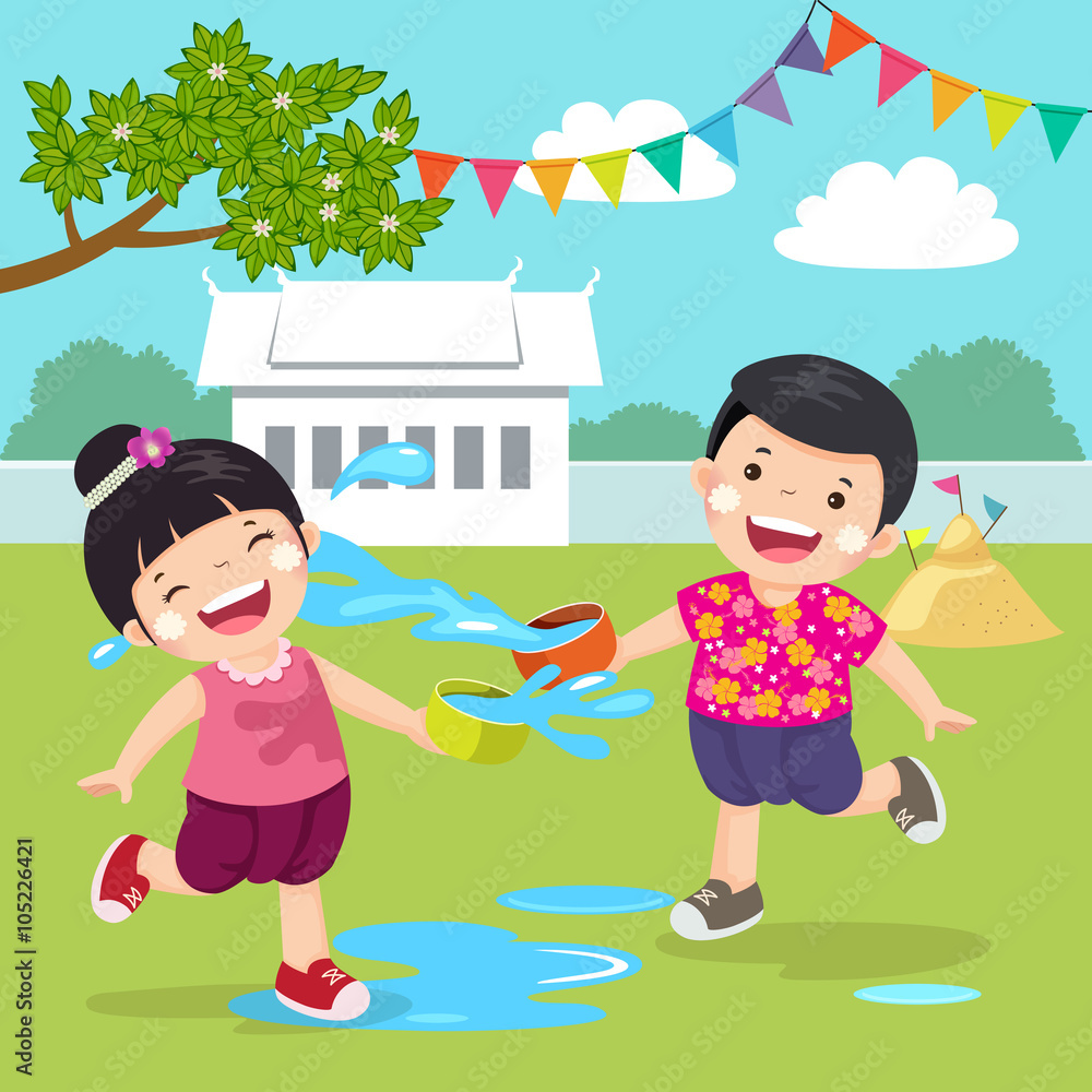 Obraz premium Thai kids splashing water in Songkran festival at the temple.