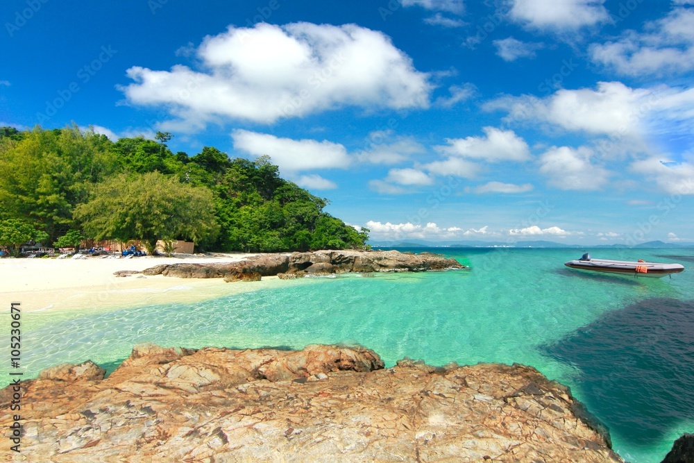 Fototapeta premium the paradise island in trang thailand