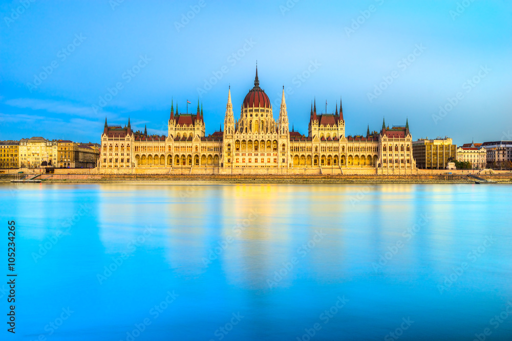 Naklejka premium Budapest parliament at sunset, Hungary