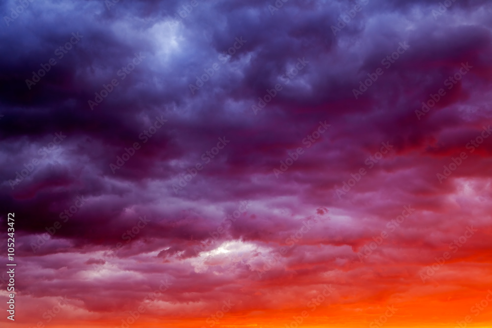 Obraz premium Cloudy orange sky