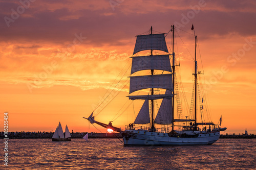 Fototapeta Naklejka Na Ścianę i Meble -  Segelschiff auf der Hanse Sail