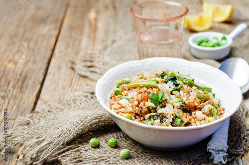 Foto Buckwheat with green peas and beans