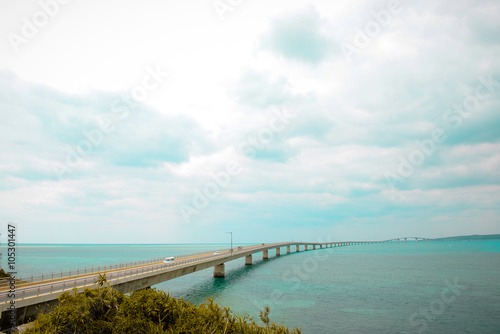 Wallpaper Mural 伊良部大橋,沖縄 宮古島 Torontodigital.ca