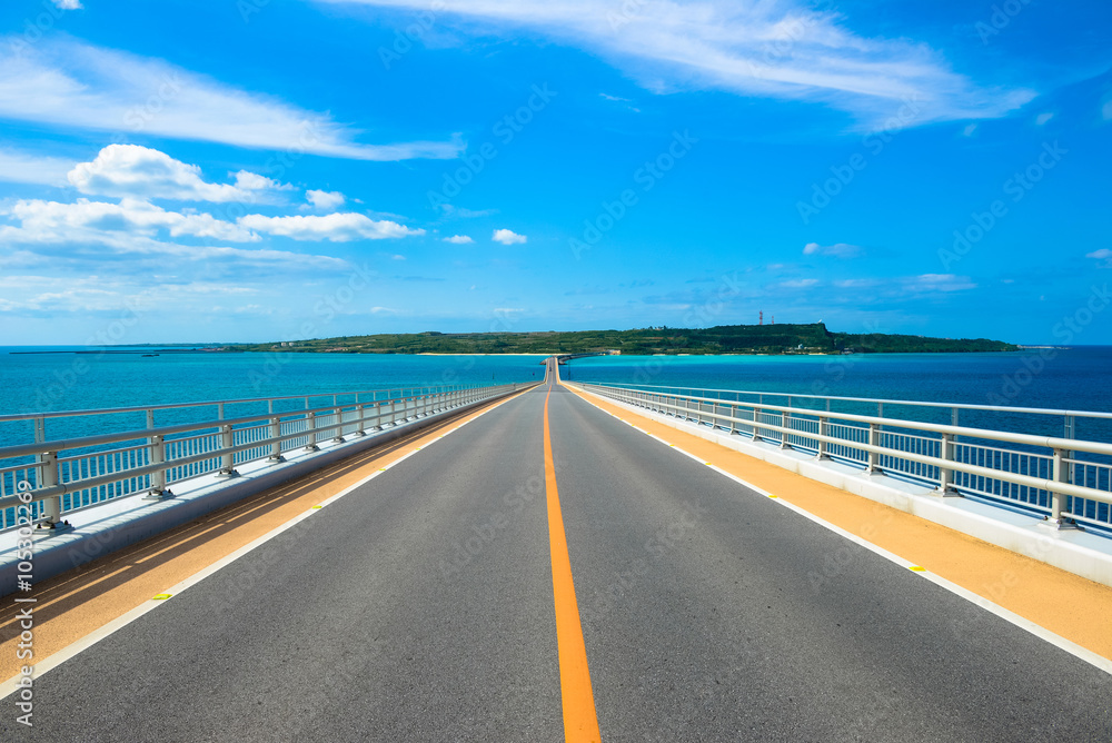 Fototapeta premium 伊良部大橋,沖縄 宮古島