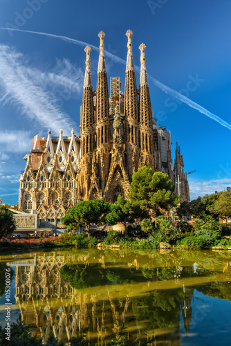 Fasada Narodzenia katedry Sagrada Familia w Barcelonie