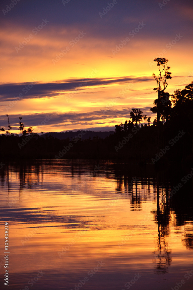 Obraz premium Lake Brunner sunset, West Coast, New Zealand