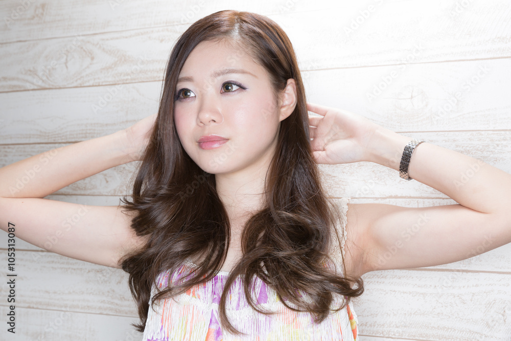 艶のある若い女性