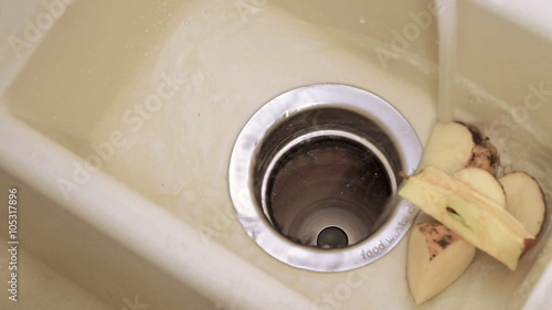 The use of kitchen disposer to grind food waste