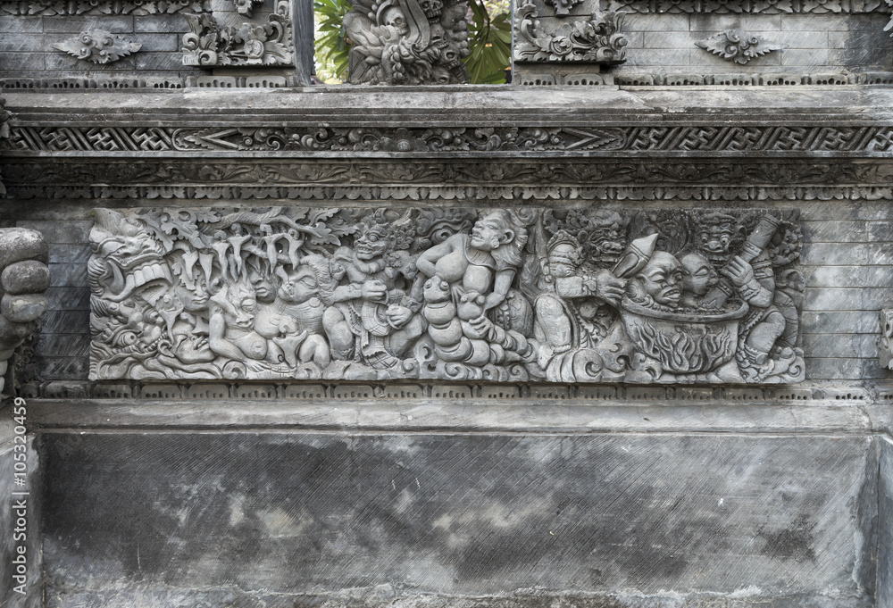 Indonesien; Bali, Todestempel von Sawan. Reliefs und Skulpturen.