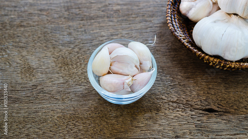  garlic bulb in bowl on old wooden background