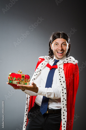Φωτογραφία Young king businessman in royal concept