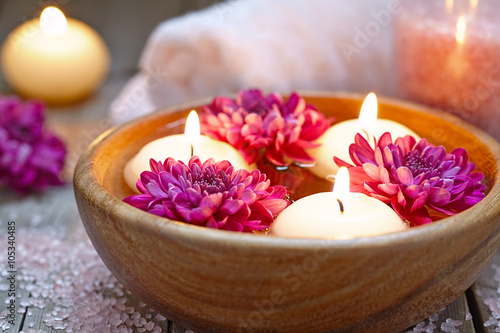 Fototapeta Naklejka Na Ścianę i Meble -  flowers in water