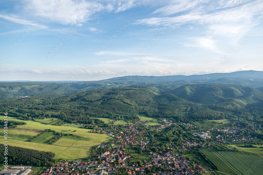 Darlingerode am Harz mit Brocken im Hintergrund - Luftbild