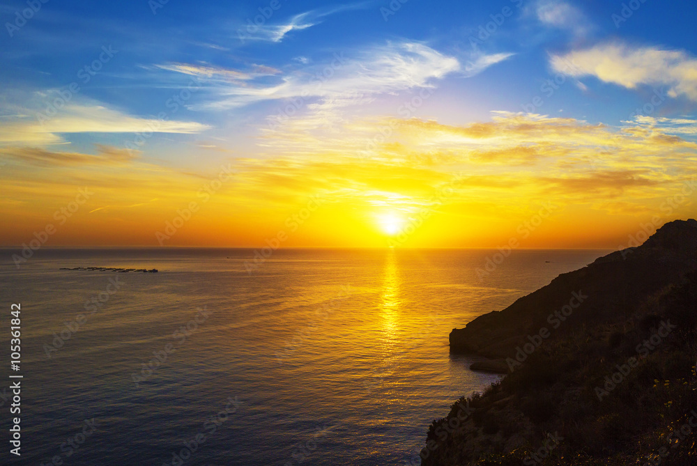 Obraz premium Beautiful sunrise in the sea.