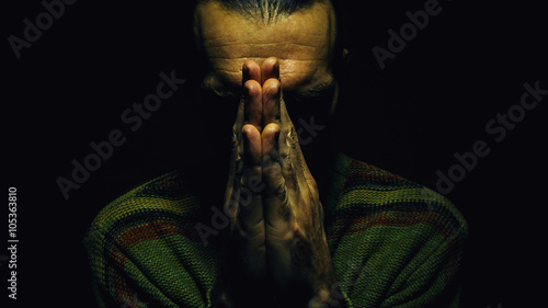 Fotografering Pray in the Dark