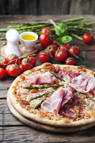 Italian pizza with ham and asparagus