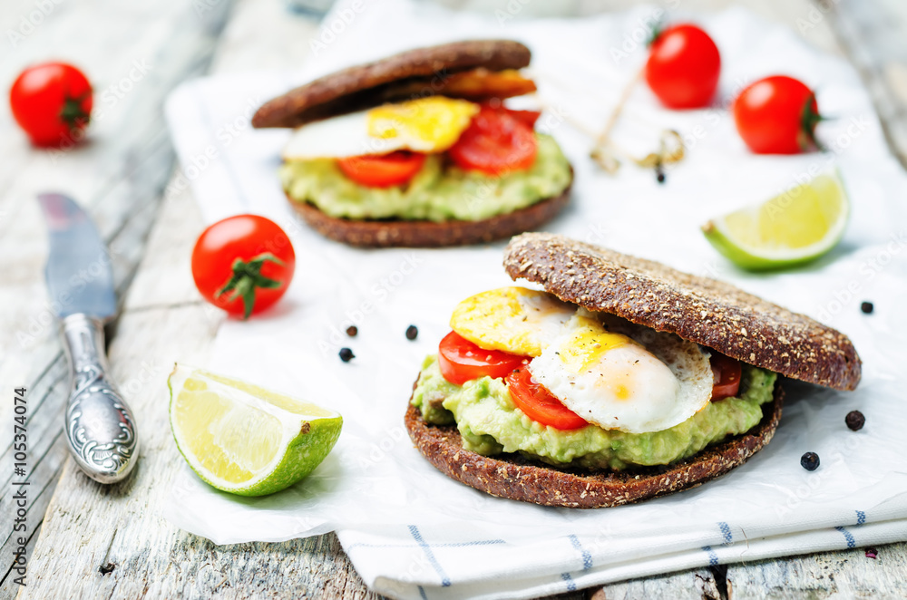 smashed avocado, tomatoes, egg sandwich smashed avocado, tomatoes, egg sandwich