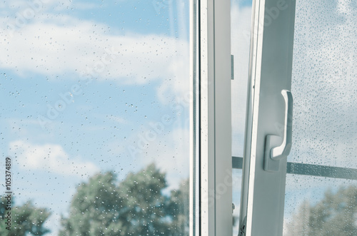 Regentropfen an dem Fenster