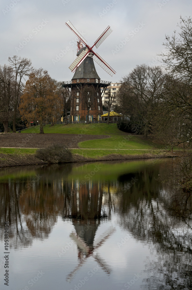 Windmühle am See