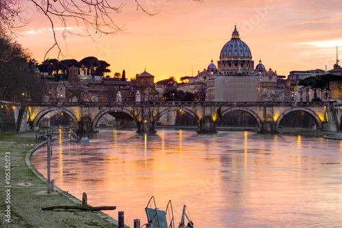 Sunset in Roma, St. Peter's basilica