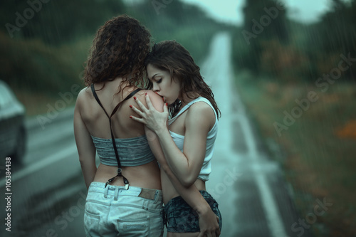 Canvas Print Woman kissing a woman's shoulder.