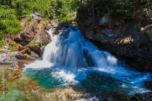 Fototapeta Naklejka Na Ścianę i Meble -  Creek waterfall in the forest