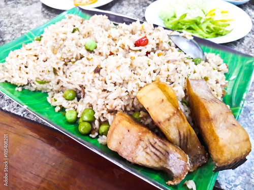 Fried rice with fish