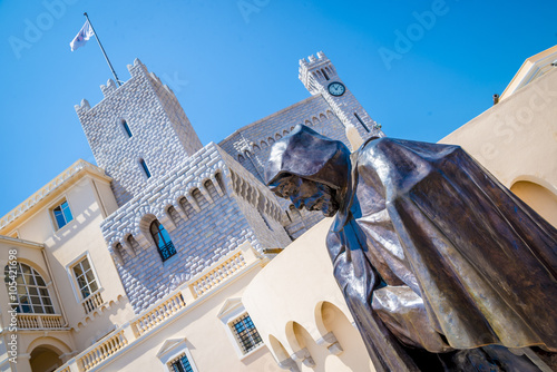 francesco grimaldi statue in montecarlo